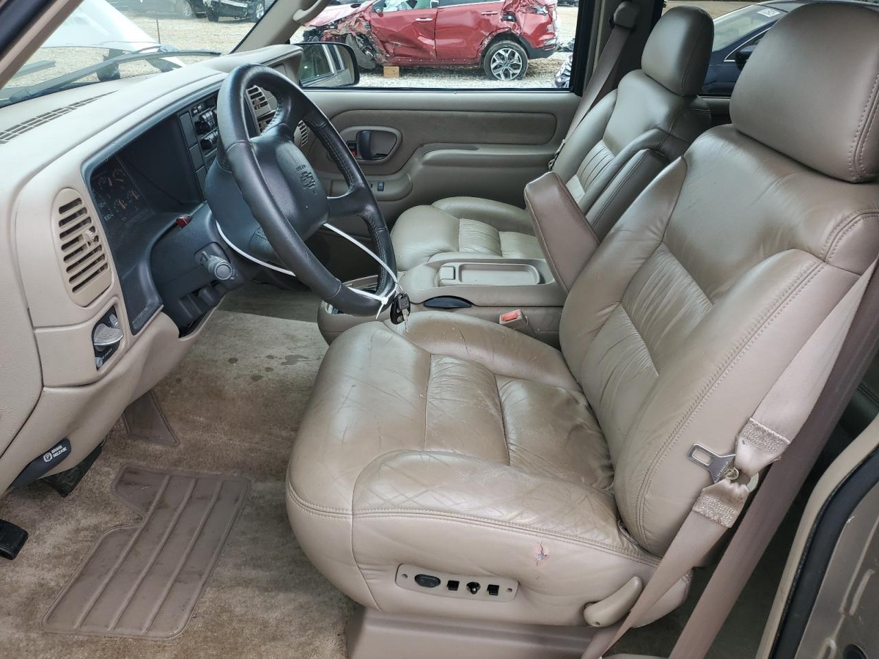 1999 Chevrolet Suburban C1500 VIN: 1GNEC16R3XJ559417 Lot: 61347455