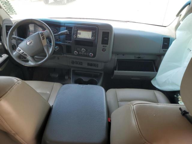  NISSAN NV 2018 Srebrny
