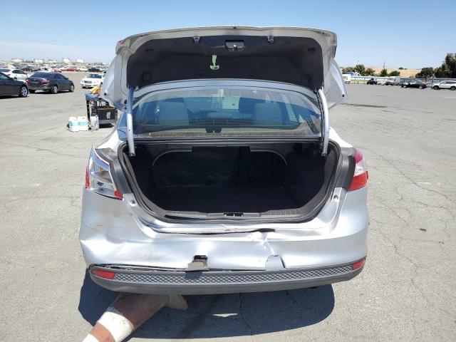 Sedans FORD FOCUS 2012 Silver
