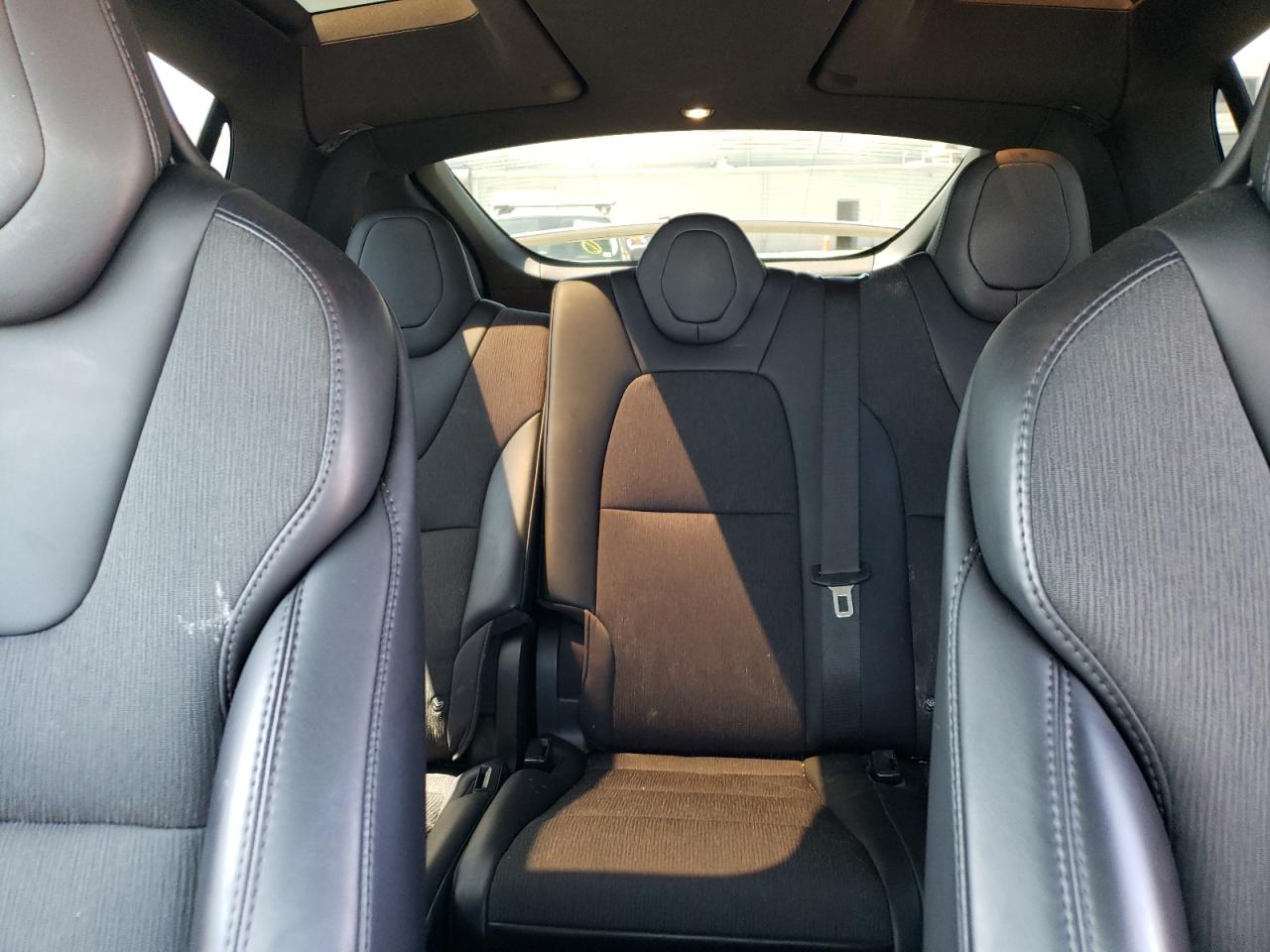 2018 Tesla Model X VIN: 5YJXCAE22JF103977 Lot: 60815015