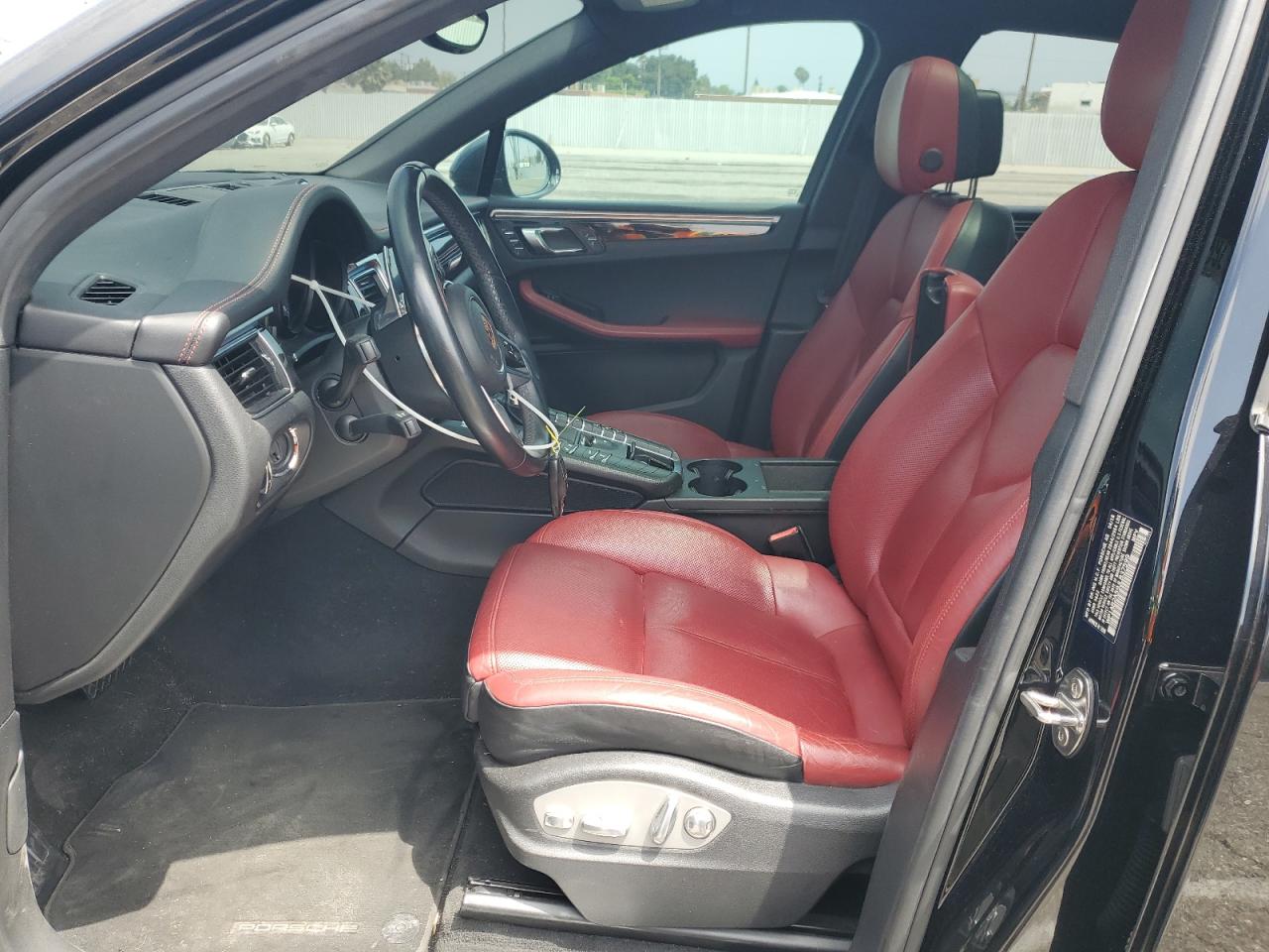 2018 Porsche Macan S VIN: WP1AB2A59JLB37599 Lot: 61992125