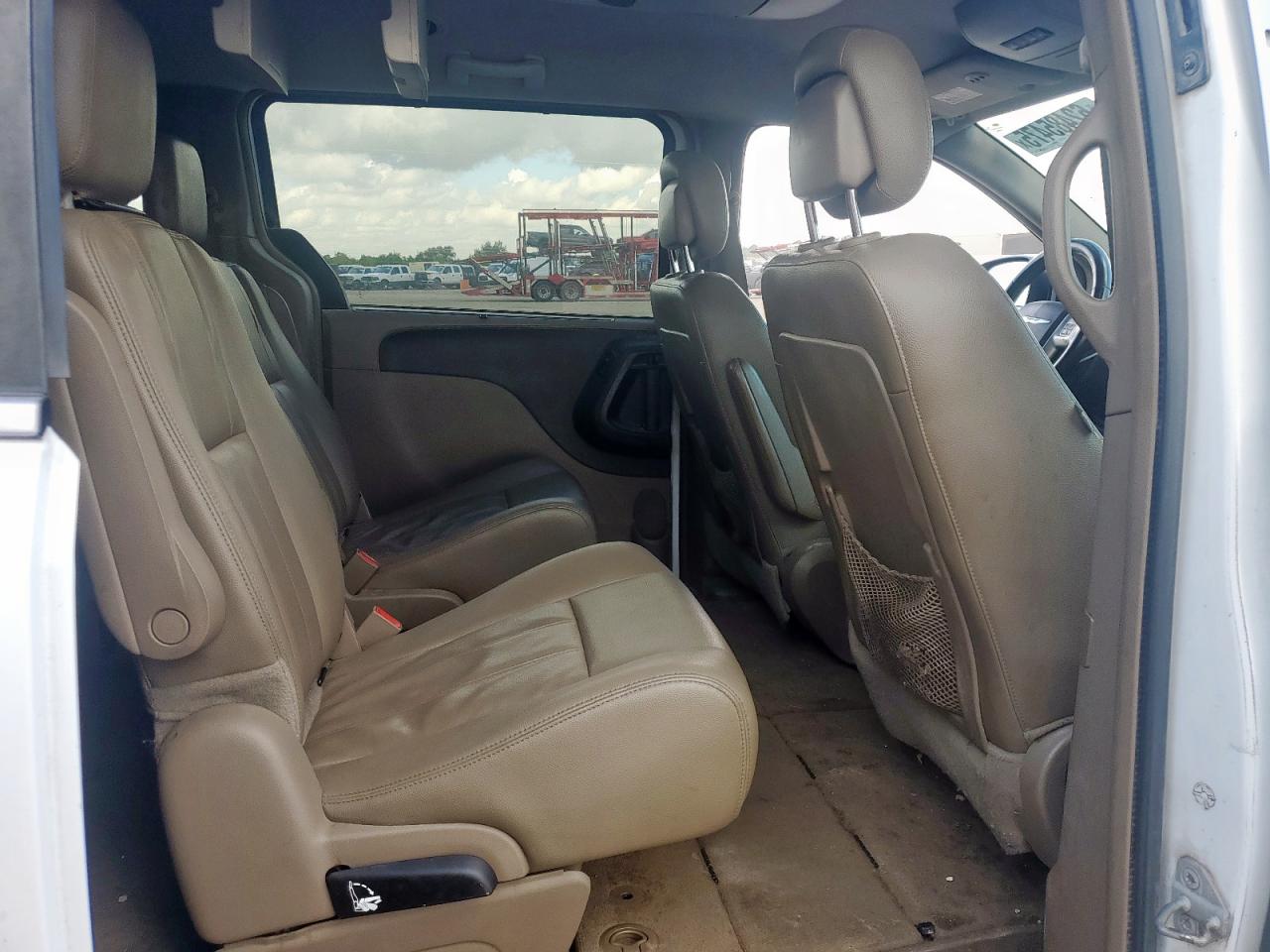2016 Chrysler Town & Country Touring VIN: 2C4RC1BG5GR111464 Lot: 62485475