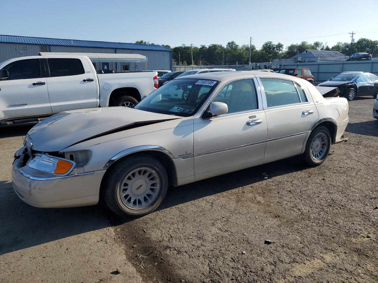1LNHM83W5YY790622 LINCOLN TOWNCAR Photo 1