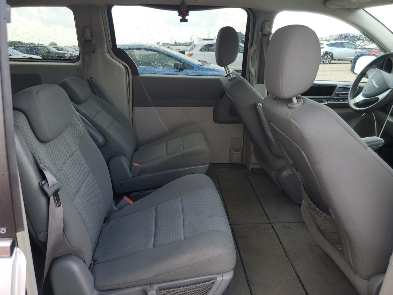 2010 Chrysler Town & Country Touring VIN: 2A4RR5D12AR221470 Lot: 84046075