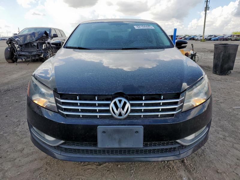 Sedans VOLKSWAGEN PASSAT 2015 Czarny