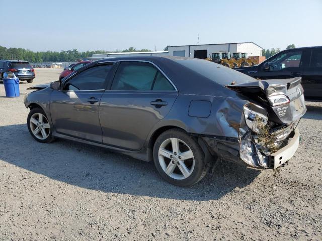 Sedans TOYOTA CAMRY 2014 Srebrny