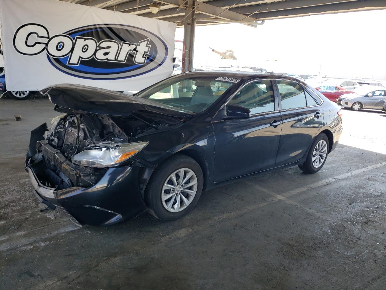 2016 Toyota Camry Le for Sale in Hayward, CA - Front End