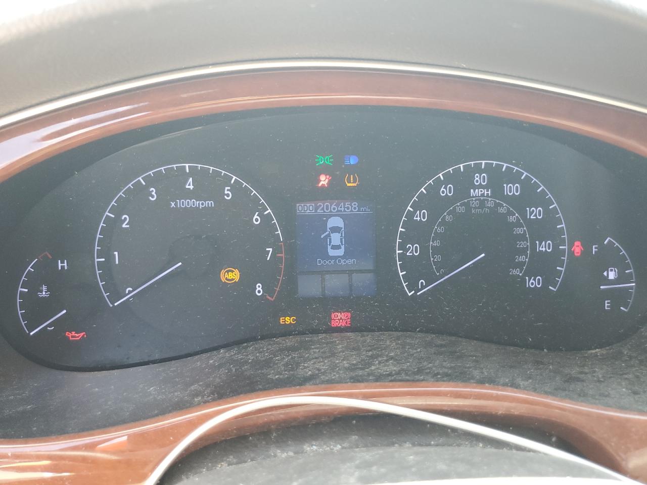 2014 Hyundai Genesis 3.8L VIN: KMHGC4DD5EU261775 Lot: 61387075