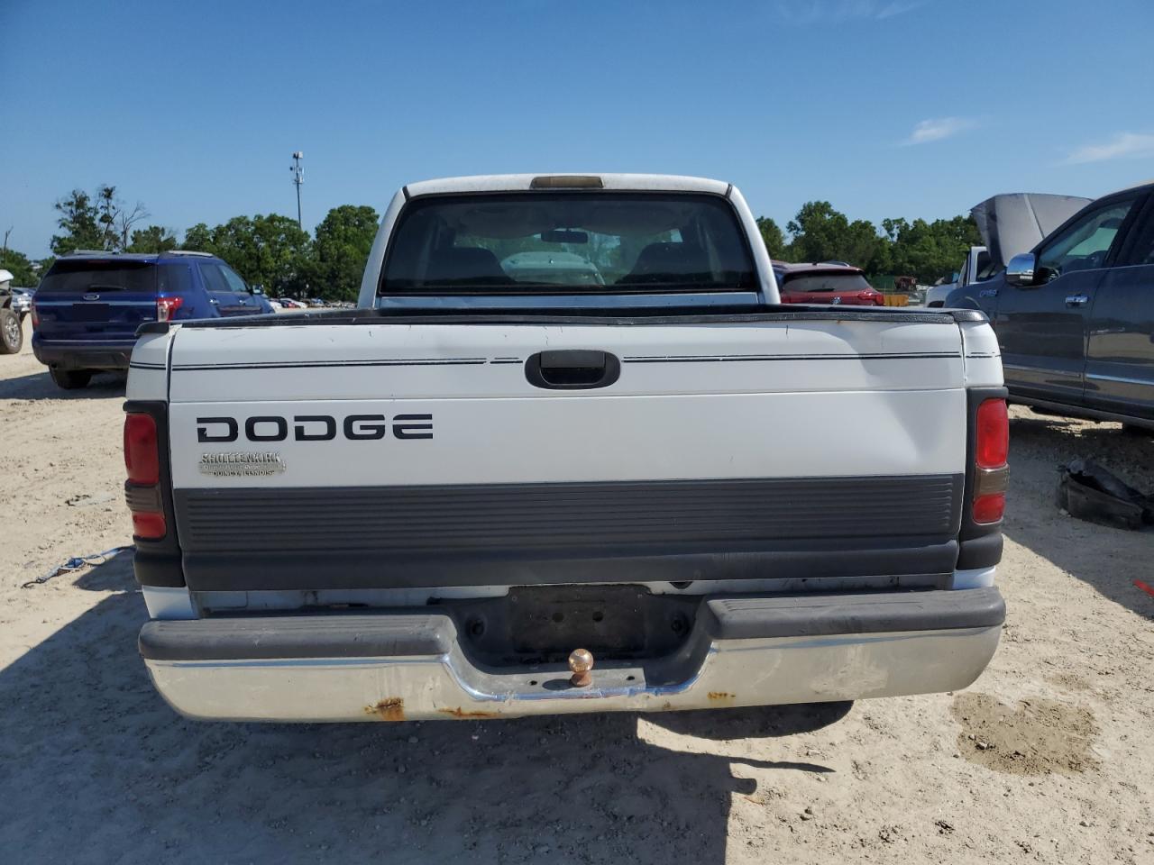 2000 Dodge Ram 1500 VIN: 1B7HC13Z3YJ113893 Lot: 61813195