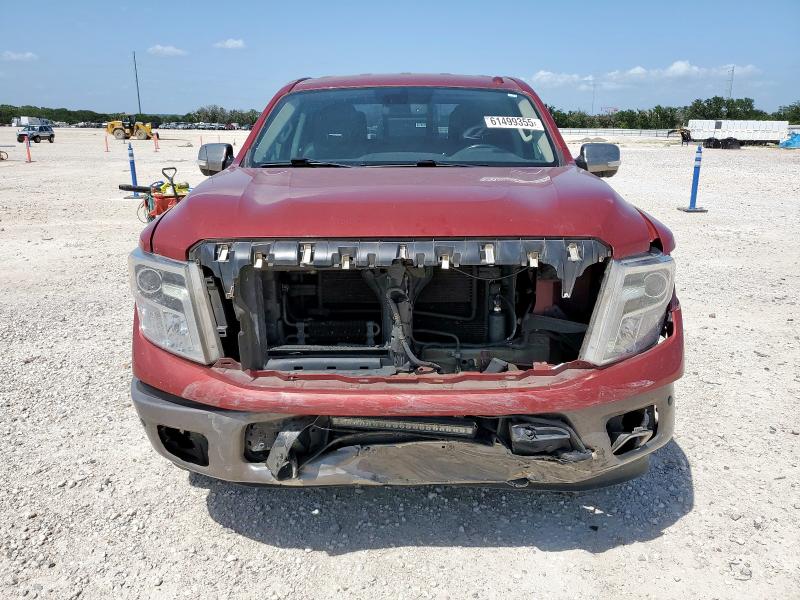  NISSAN TITAN 2017 Красный