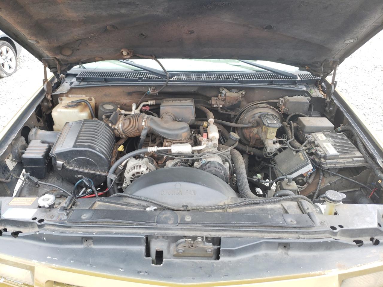 1999 Chevrolet Suburban C1500 VIN: 1GNEC16R4XJ483612 Lot: 61125605