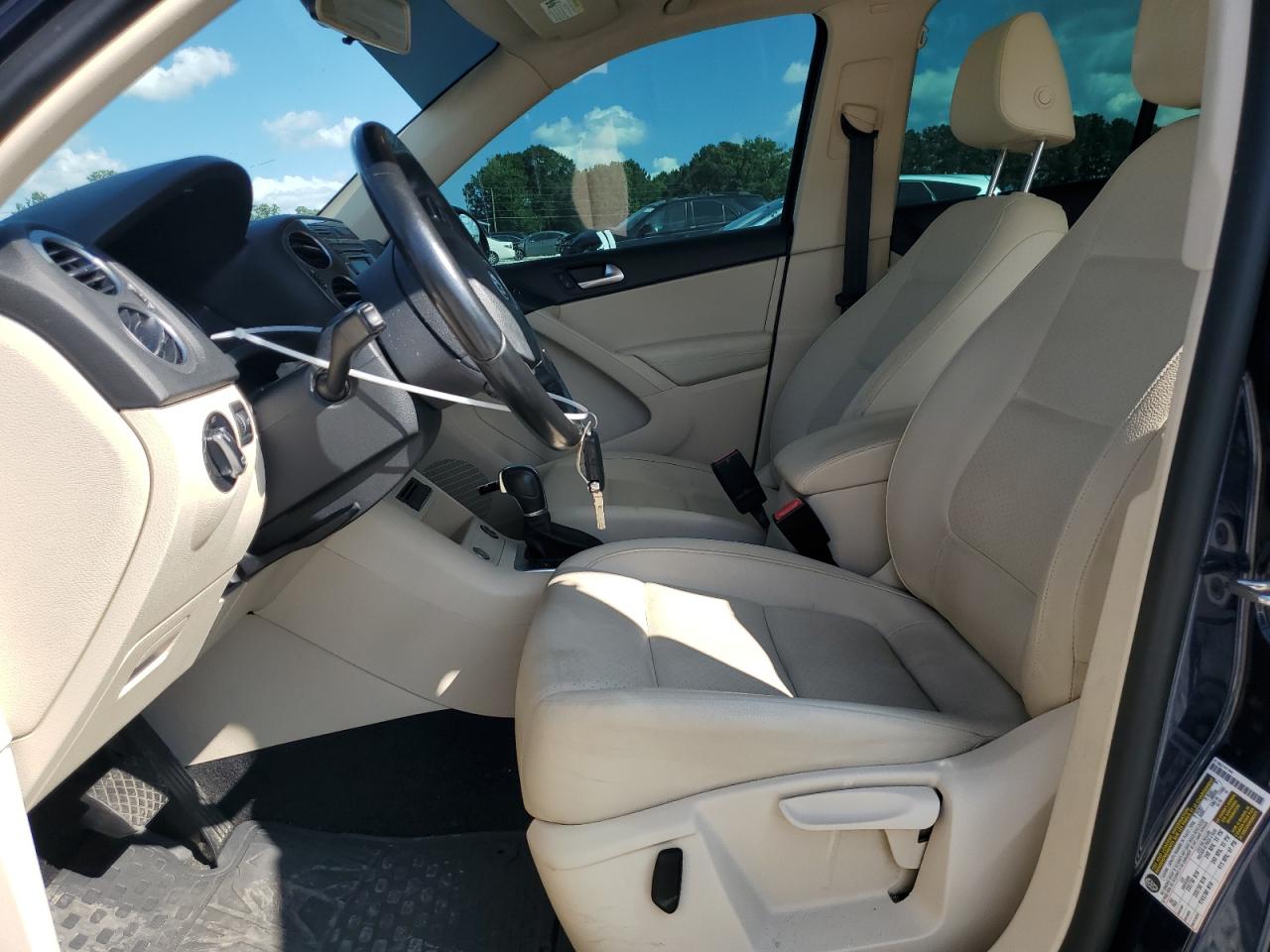2015 Volkswagen Tiguan S VIN: WVGAV7AX9FW562670 Lot: 62086595