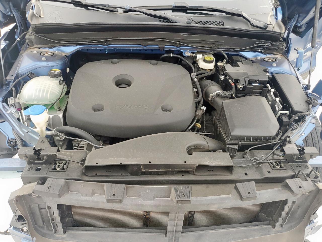 2021 Volvo Xc40 T5 R-Design VIN: YV4162UM9M2518949 Lot: 56457955