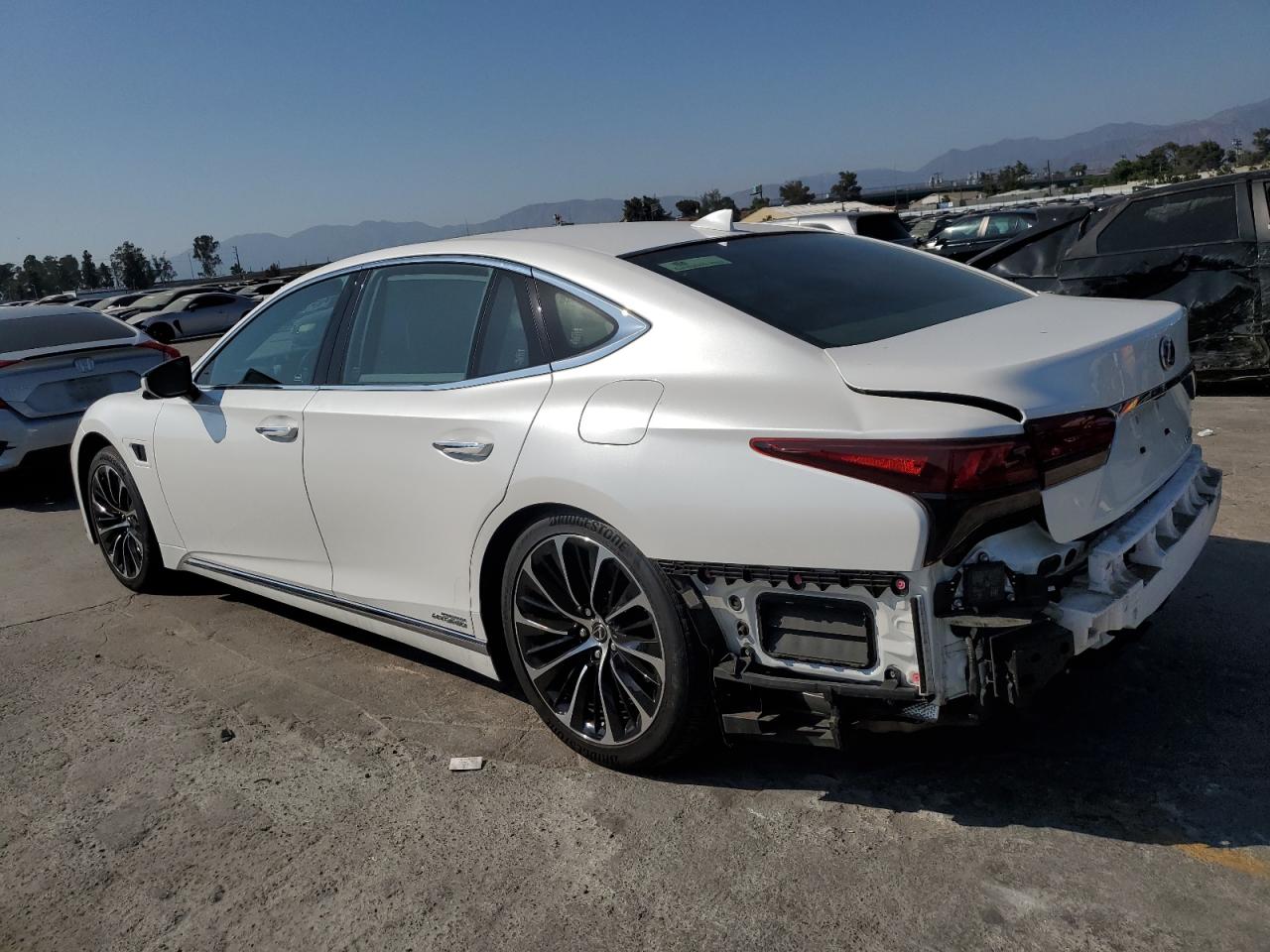 LEXUS LS500 2022 VIN JTHGYLGF3N5002420 photo 2