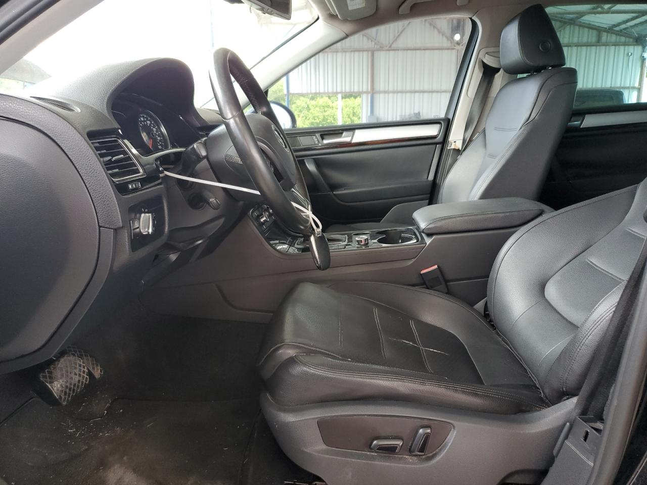 2011 Volkswagen Touareg V6 VIN: WVGFF9BP5BD000137 Lot: 59157195