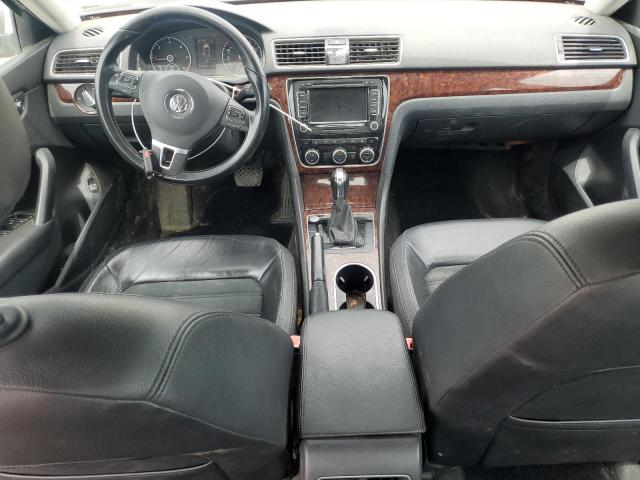 Седаны VOLKSWAGEN PASSAT 2013 Серебристый