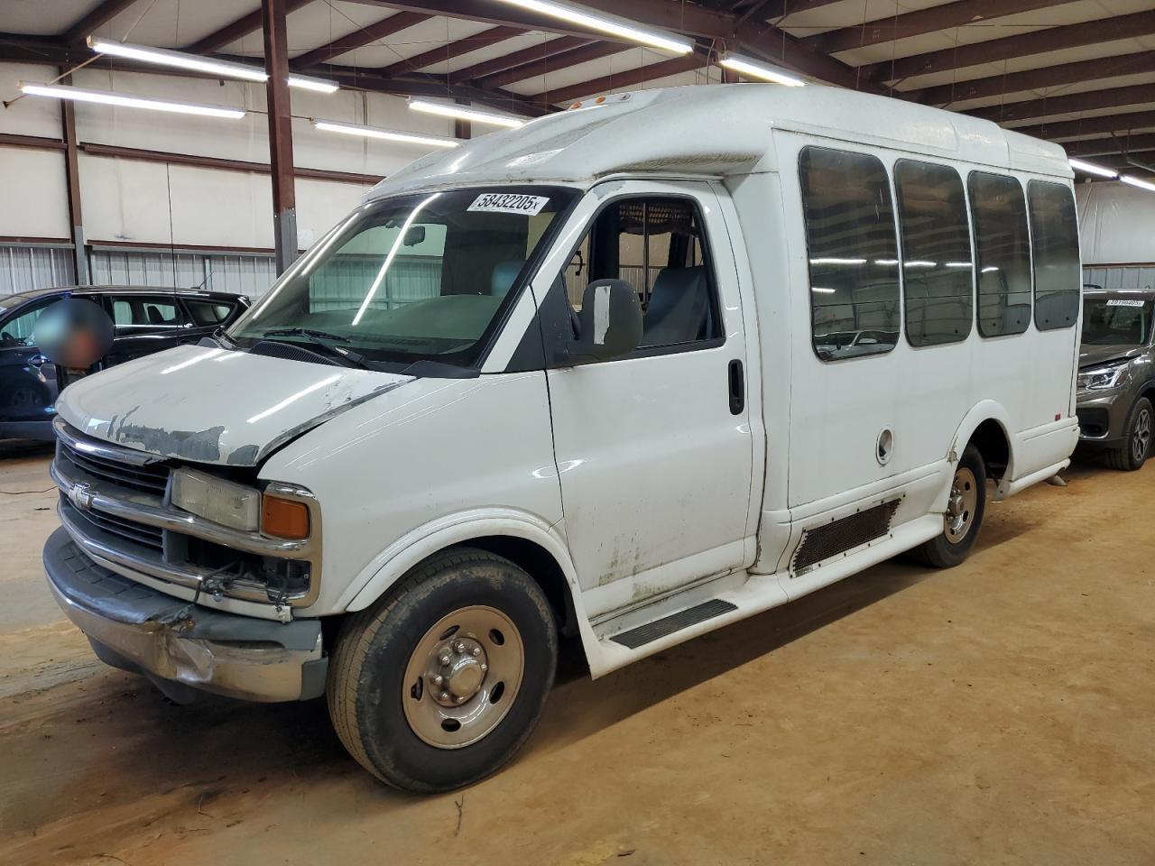 2001 Chevrolet Express Cutaway G3500 for Sale in Mocksville, NC - Front End