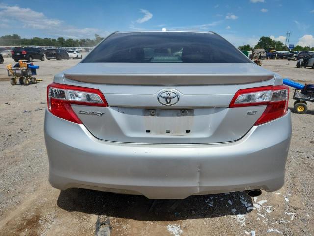 Sedans TOYOTA CAMRY 2013 Srebrny