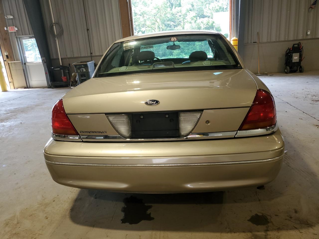2000 Ford Crown Victoria Lx VIN: 2FAFP74W3YX211676 Lot: 62154725