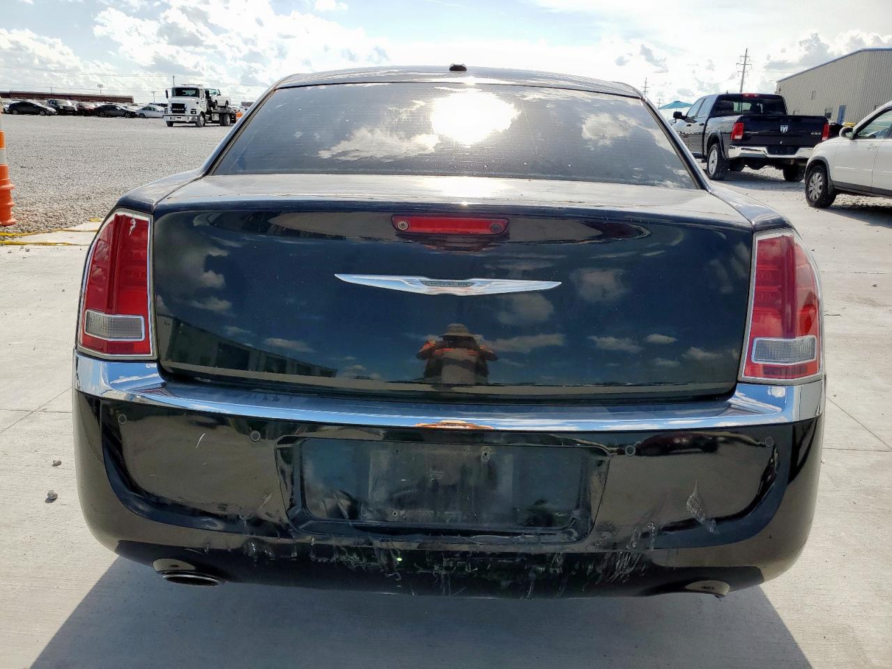 2011 Chrysler 300C VIN: 2C3CA6CT2BH598744 Lot: 62600745