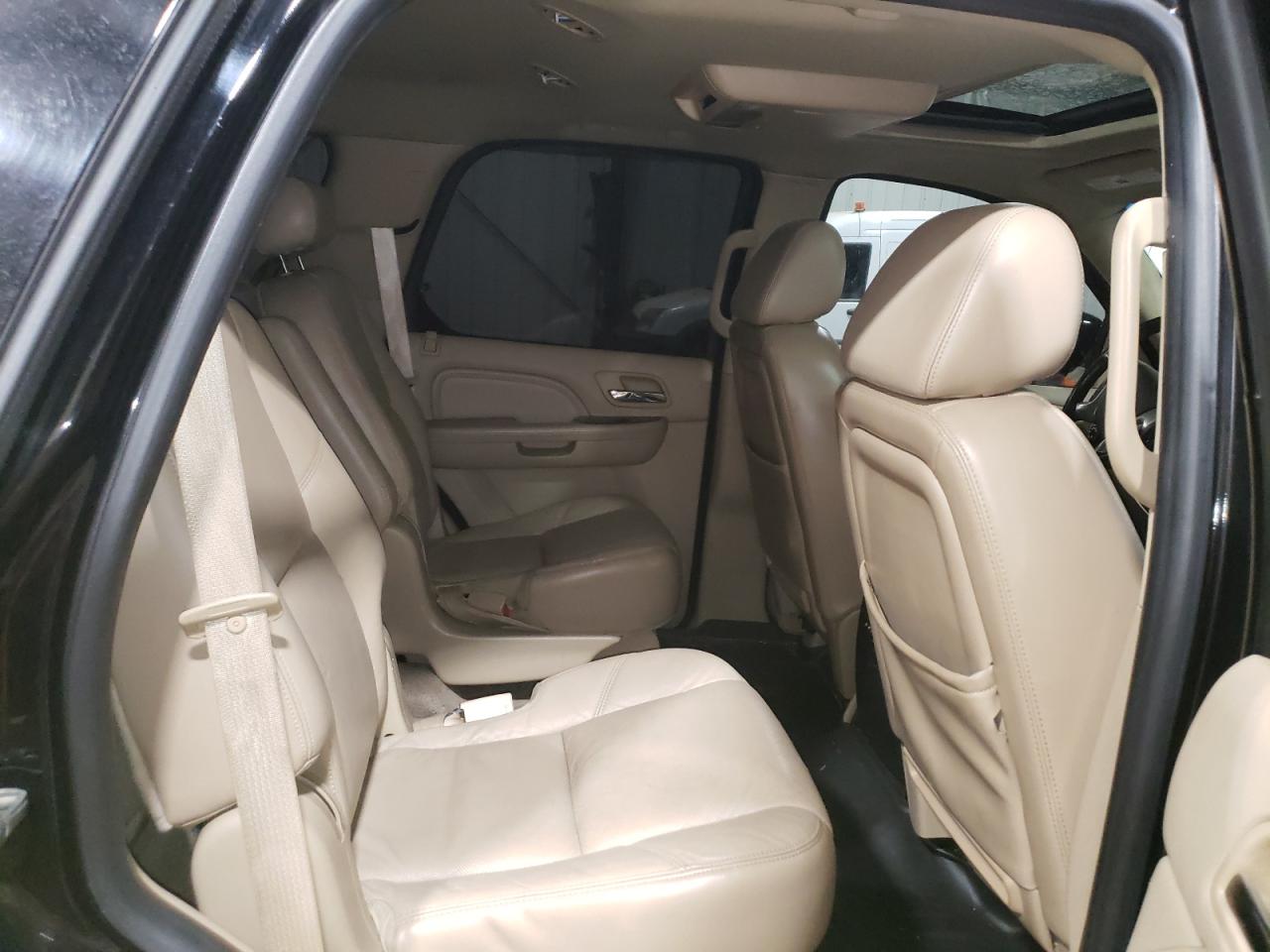 2009 Cadillac Escalade Luxury VIN: 1GYFK23249R197075 Lot: 62199165