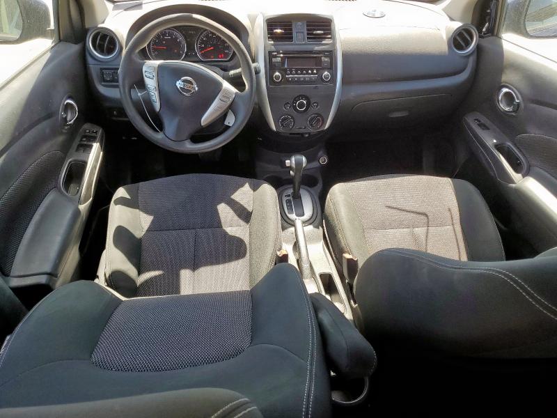  NISSAN VERSA 2018 Granatowy