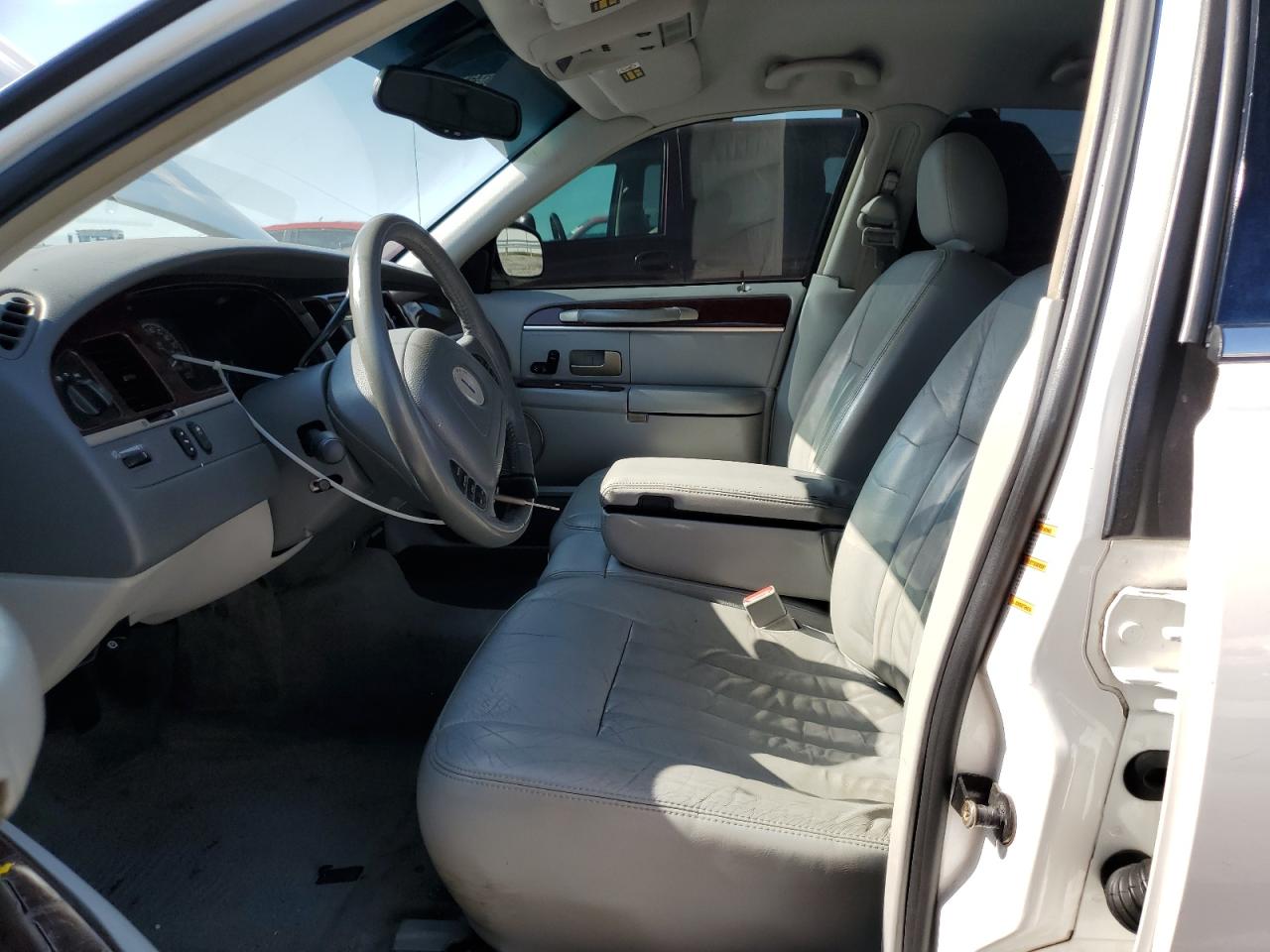 2004 Lincoln Town Car Executive VIN: 1LNHM81W24Y682634 Lot: 59976245