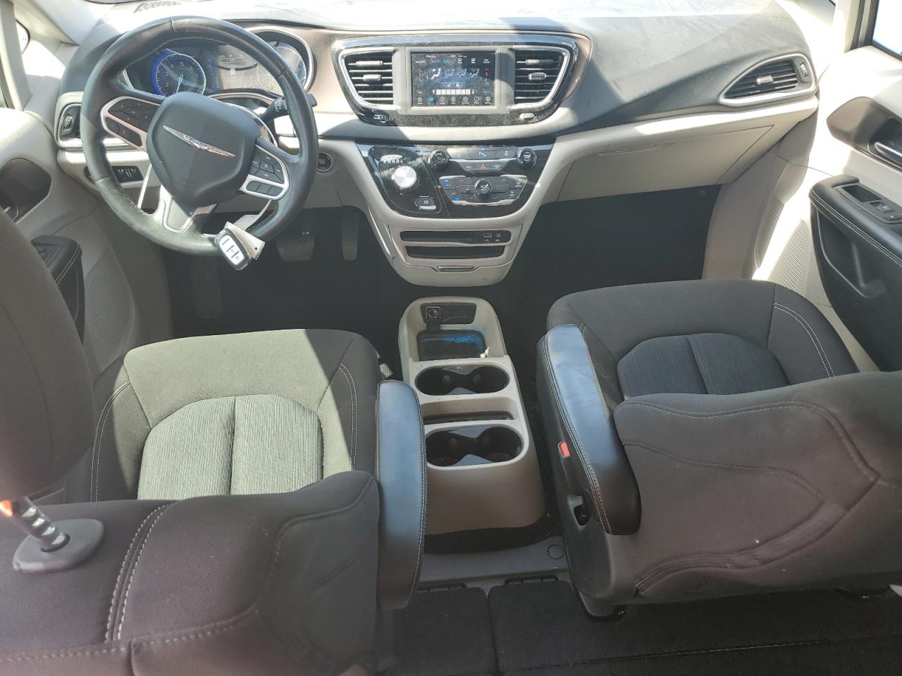 2020 Chrysler Voyager Lx VIN: 2C4RC1CG8LR210028 Lot: 61841675