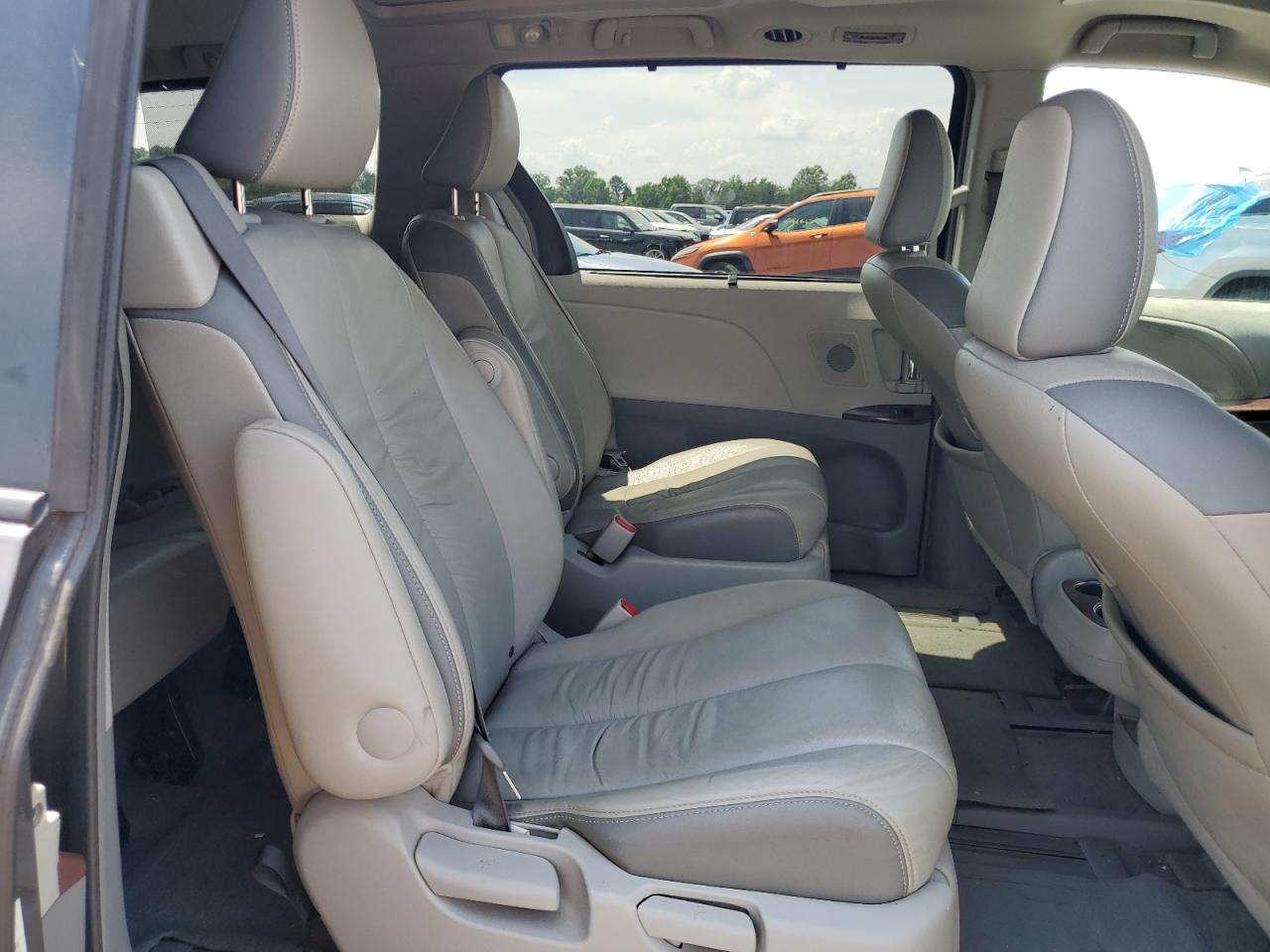 2011 Toyota Sienna Xle VIN: 5TDYK3DC4BS022831 Lot: 63123465