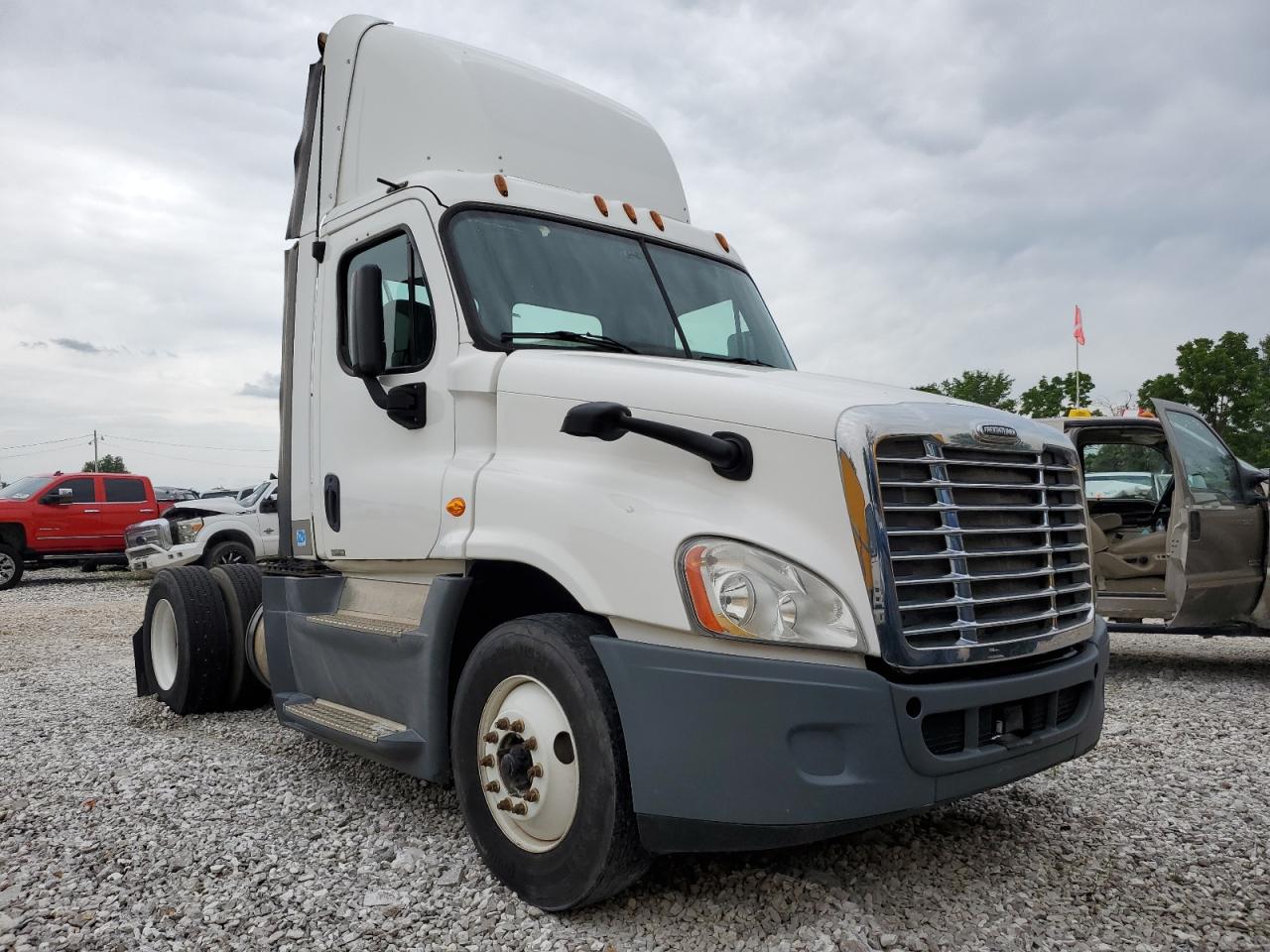 2016 Freightliner Cascadia 125 Semi Truck იყიდება Rogersville-ში, MO - Minor Dent/Scratches