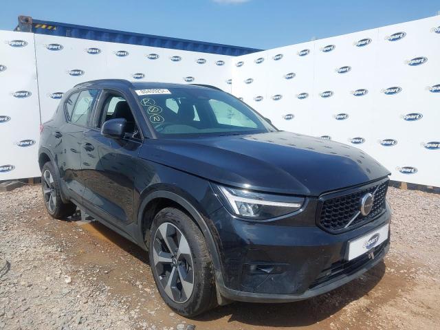 2024 VOLVO XC40 + B3