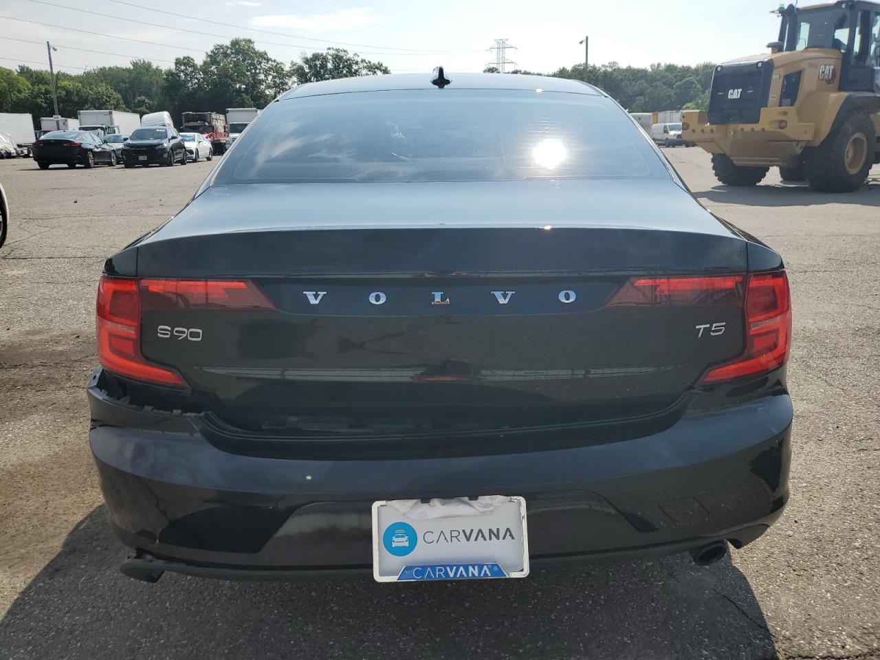 2018 Volvo S90 T5 Momentum VIN: LVY982AK7JP008612 Lot: 62818755