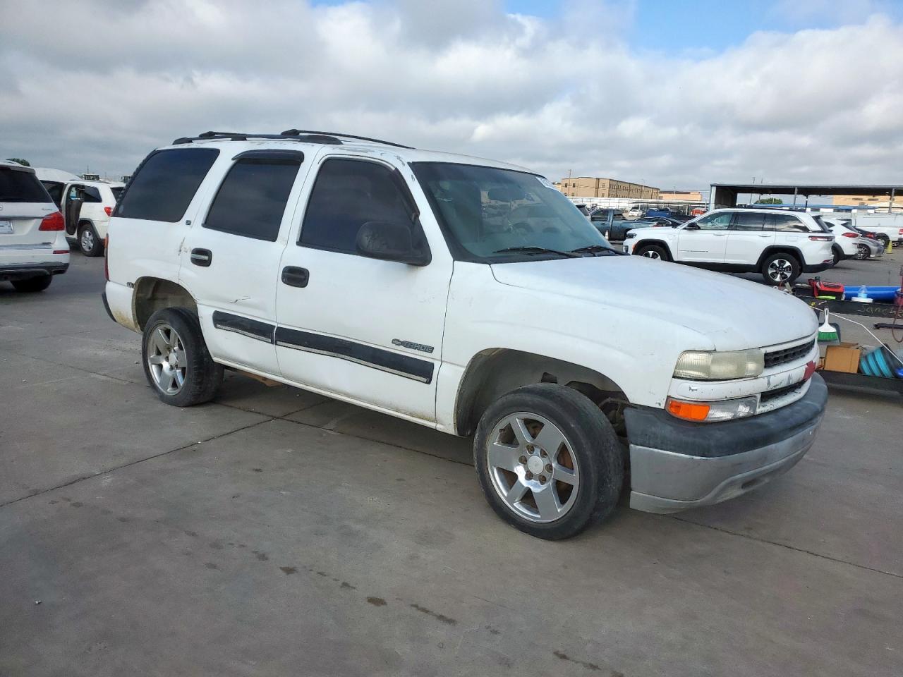 CHEVROLET TAHOE 2001 VIN 1GNEC13TX1J139256 фото 4