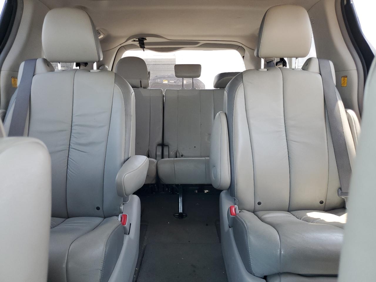 2011 Toyota Sienna Xle VIN: 5TDYK3DC4BS022831 Lot: 63123465