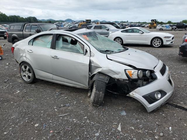 Sedans CHEVROLET SONIC 2012 Srebrny