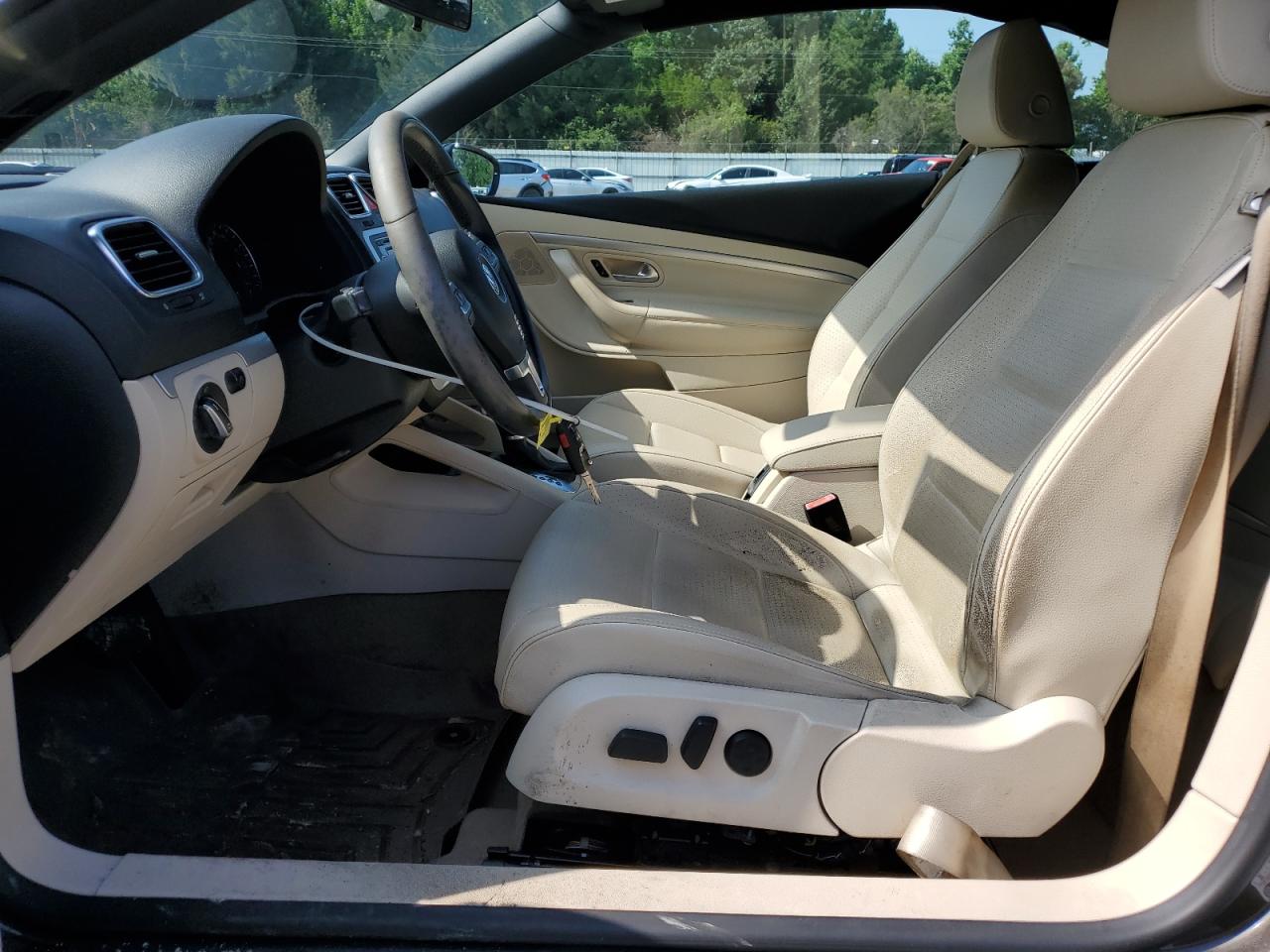 2015 Volkswagen Eos Komfort VIN: WVWBW8AH2FV002371 Lot: 61333255