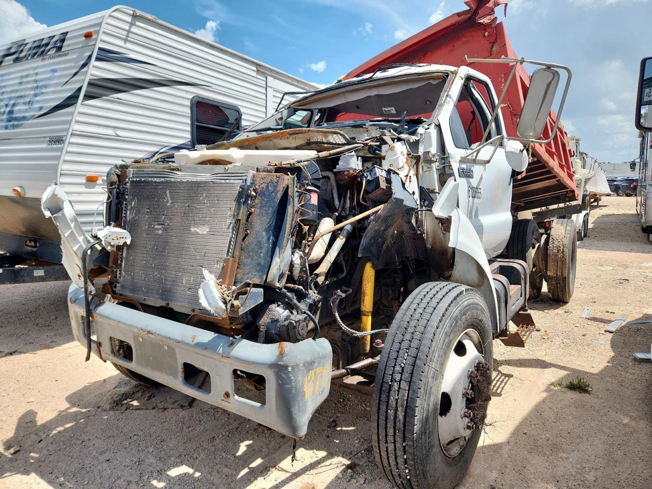 FORD F650 2000 VIN 3FDNF65A4YNA07093 photo 2