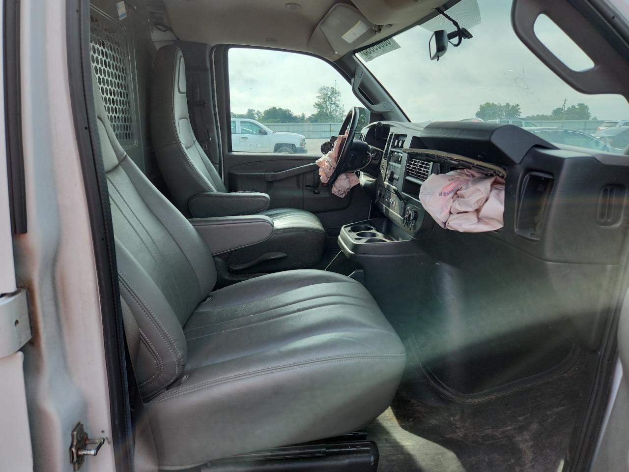 2020 Chevrolet Express G2500 VIN: 1GCWGAFP7L1273130 Lot: 60809335