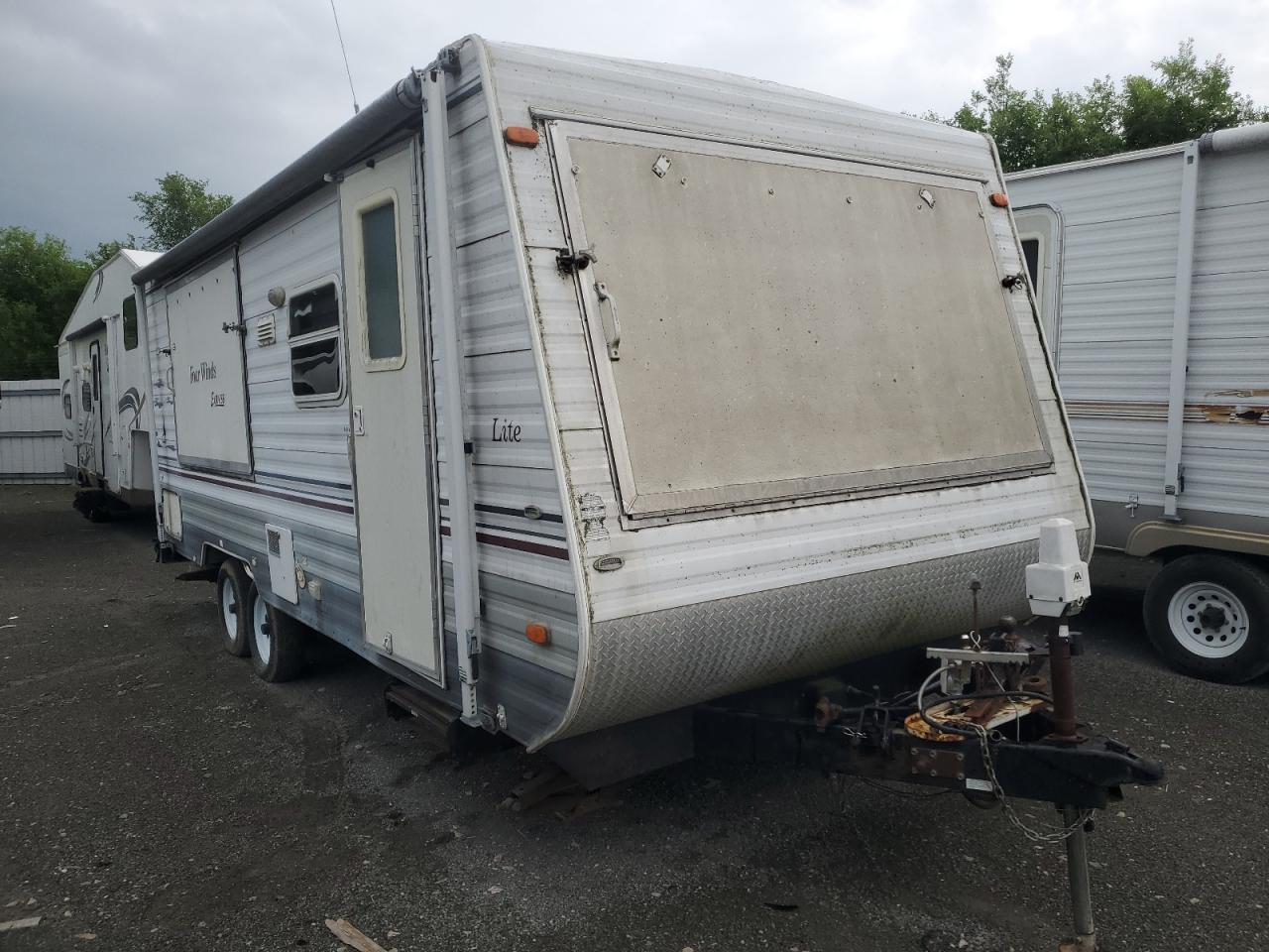 2004 Dutchmen Four Winds for Sale in Cahokia Heights, IL - Normal Wear