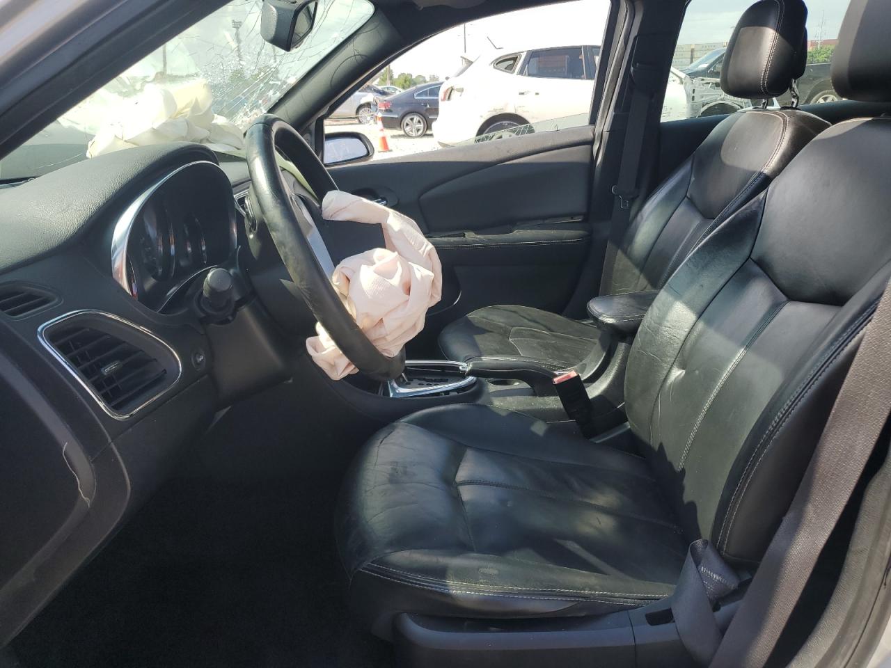 2014 Chrysler 200 Limited VIN: 1C3CCBCG6EN156325 Lot: 61707385
