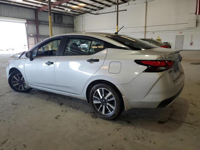  NISSAN VERSA 2024 Srebrny