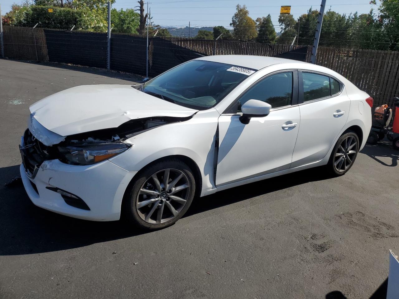 2018 Mazda 3 Touring продається в San Martin, CA - Front End
