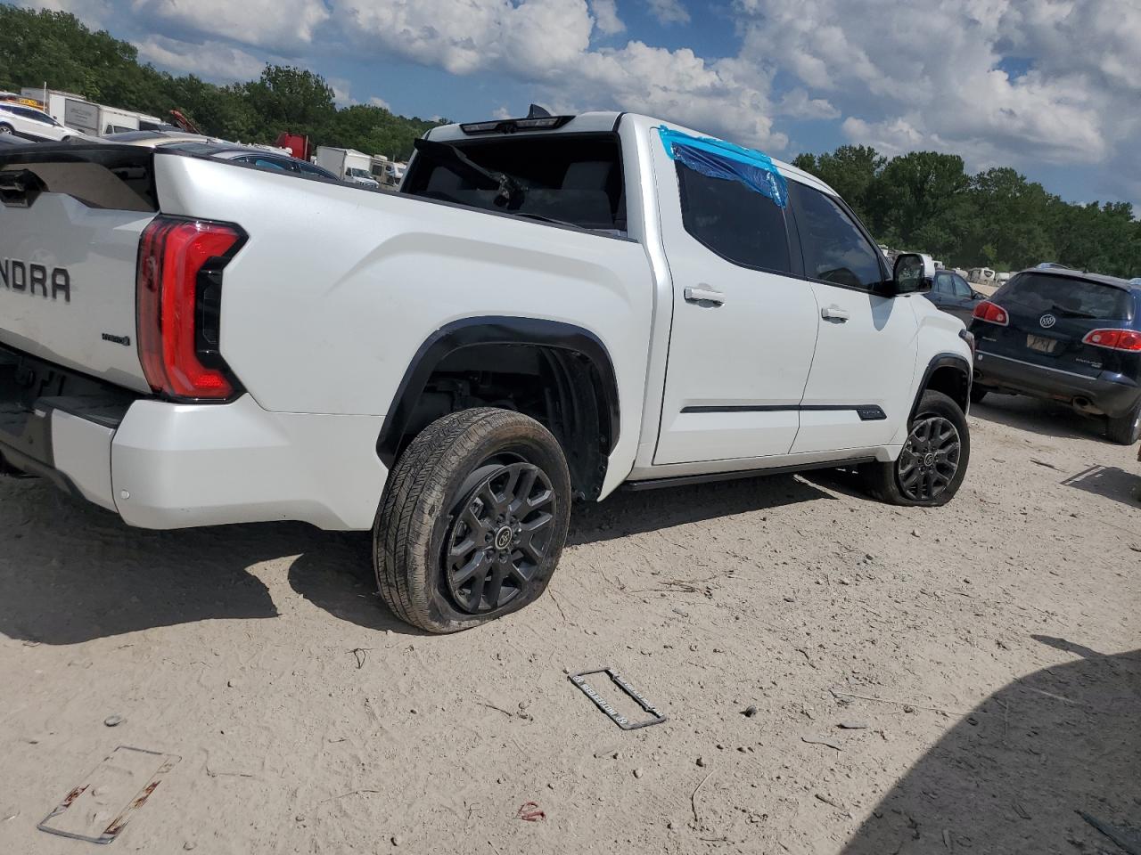 TOYOTA TUNDRA 2024 VIN 5TFNC5DB6RX051433 фото 3