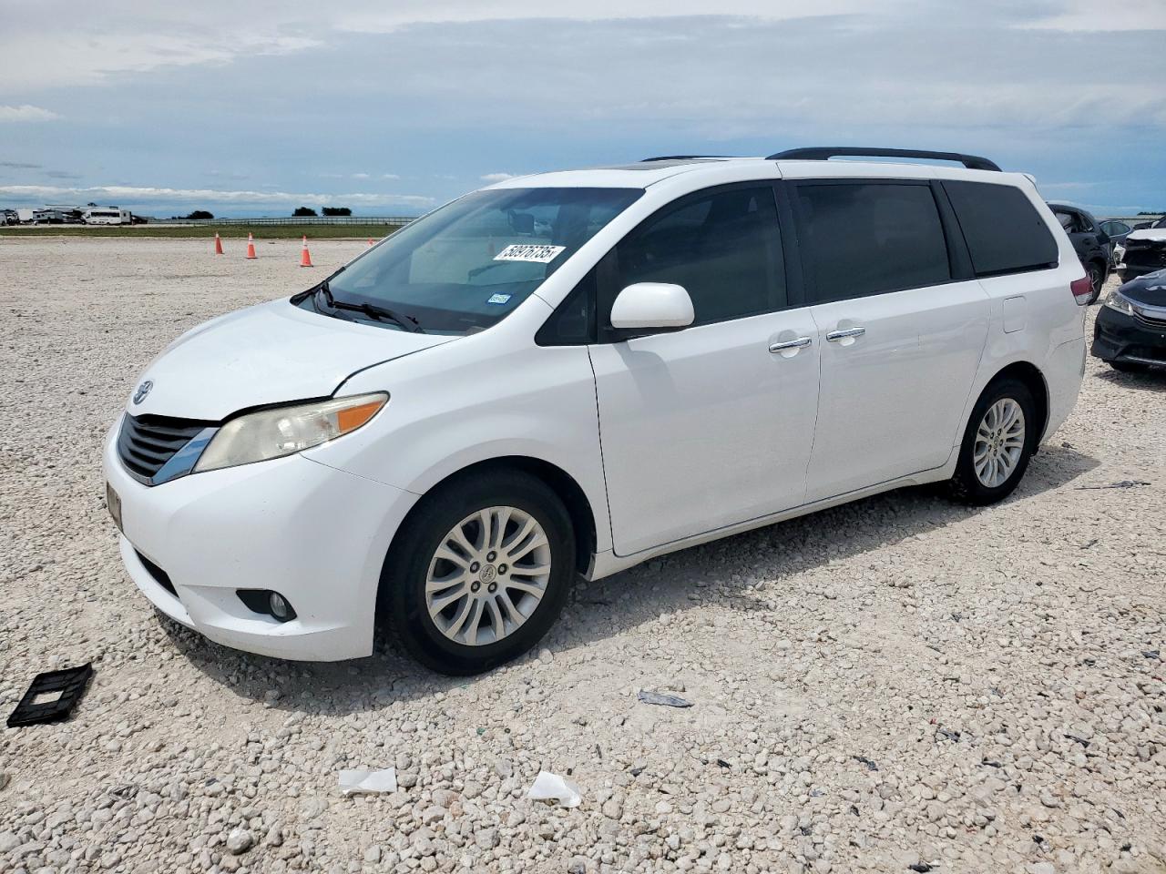 2013 Toyota Sienna Xle იყიდება Taylor-ში, TX - Hail