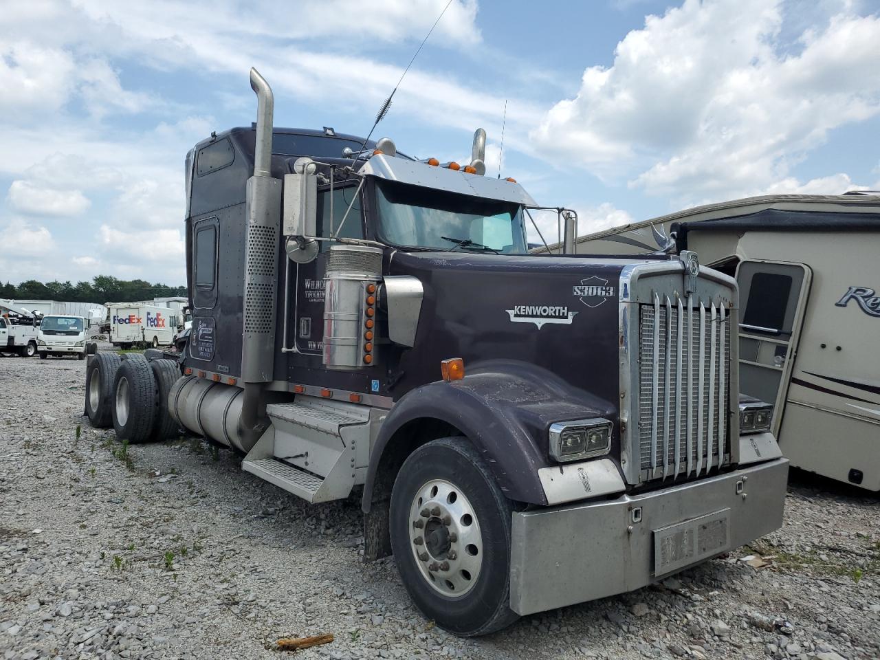 Madisonville, TN에서 판매 중인 2000 Kenworth W900 Semi Truck - Side