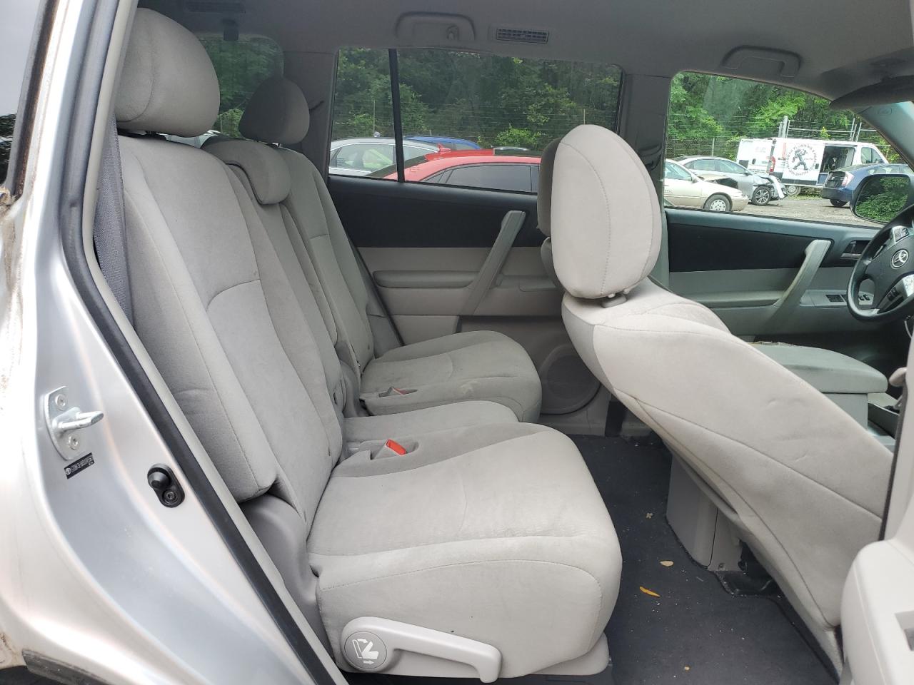 2011 Toyota Highlander Base VIN: 5TDBK3EHXBS045563 Lot: 62967435