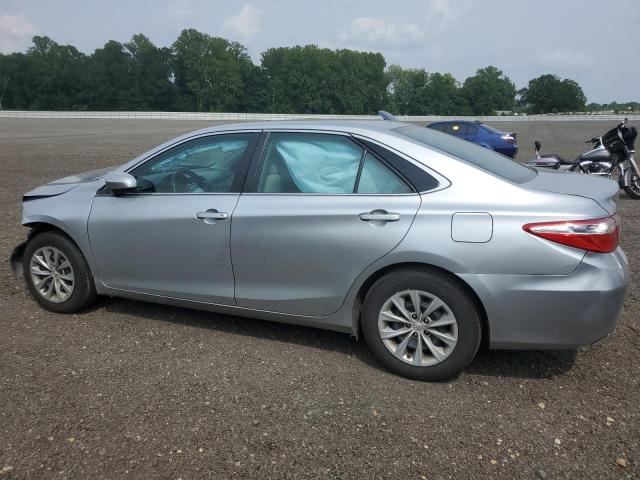 Седани TOYOTA CAMRY 2016 Сріблястий