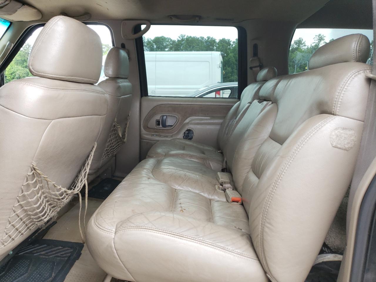1999 Chevrolet Suburban C1500 VIN: 1GNEC16R4XJ483612 Lot: 61125605