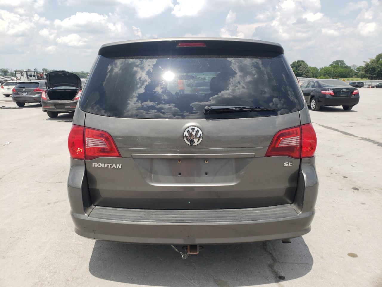 2010 Volkswagen Routan Se VIN: 2V4RW3D13AR324647 Lot: 62717025