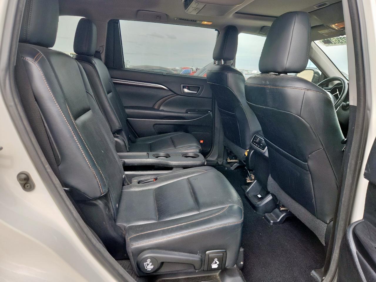 2015 Toyota Highlander Limited VIN: 5TDYKRFH6FS049711 Lot: 62236235